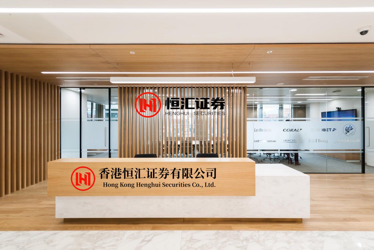 财牛股配 变体、薄底、芭蕾舞鞋....2025 上半年热门鞋履关键词_Balance_设计的_质感